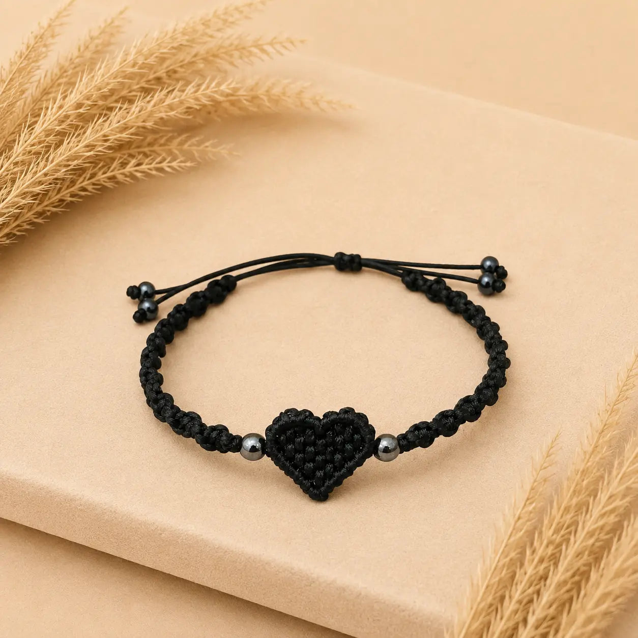 Black Heart Macramé Bracelet – Χειροποίητο