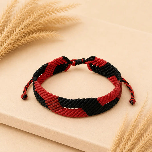 Geometric Black & Red Macramé Bracelet – Χειροποίητο