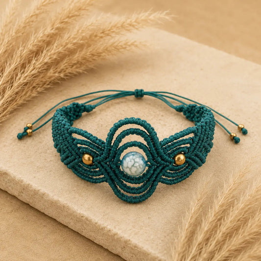 Χειροποίητο Βραχιόλι Macramé "Emerald Eye" — Πράσινο "οινοπνευματί" Φυσική Πέτρα & Χρυσές Χάντρες