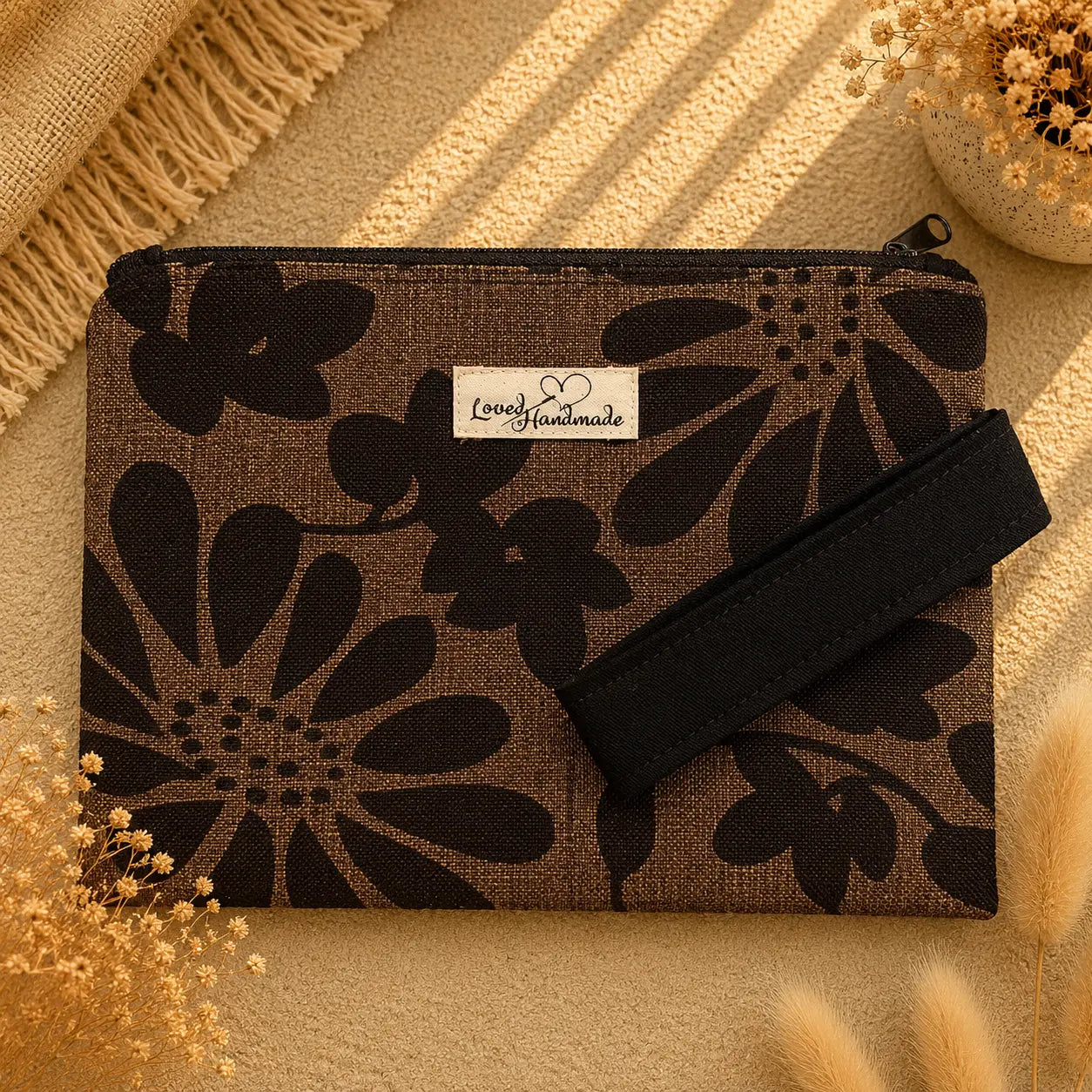 Χειροποίητο Τσαντάκι Clutch – Floral Καφέ & Μαύρο